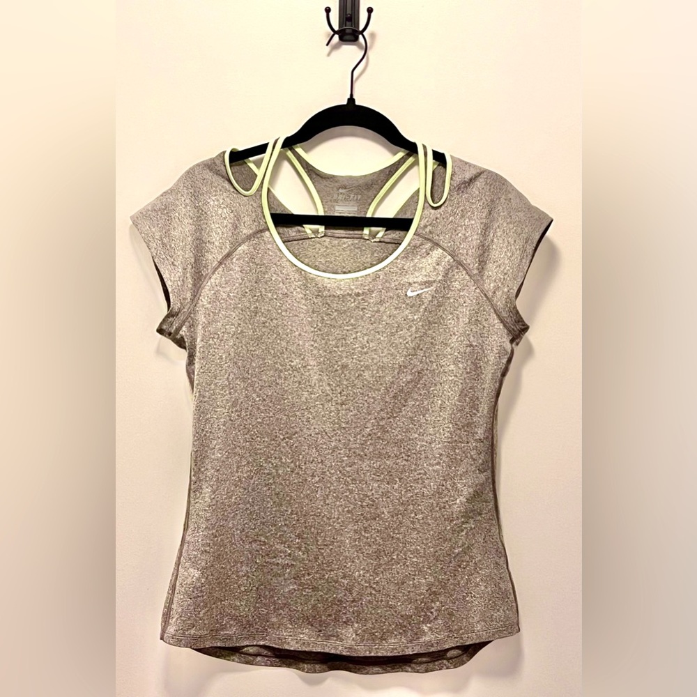 Nike Tee Shirt, Athletic & Stylish (Size: Large) **PERFECT CONDITION!!**